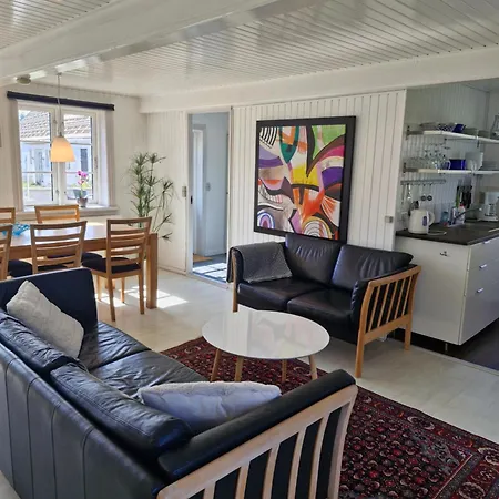 Stokrosen Apartment Akirkeby